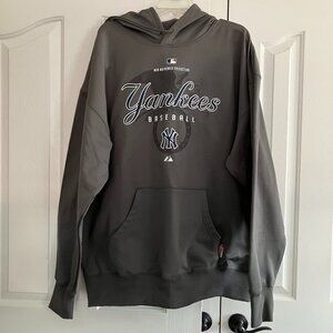 Men's Majestic Yankees Sweatshirt Size 2 XL